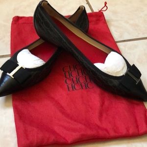 Black Carolina Herrera Flats